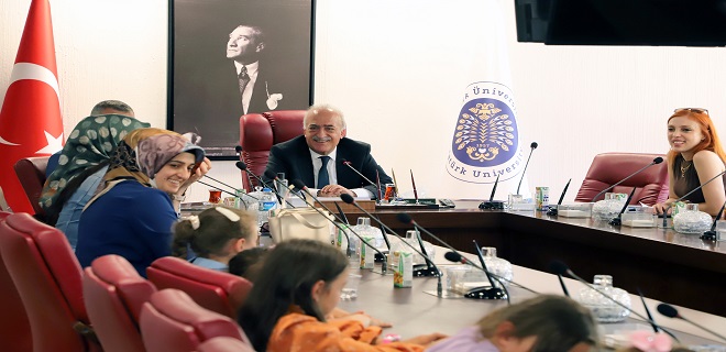 Atatürk Üniversitesine Miniklerden Anlamlı Ziyaret