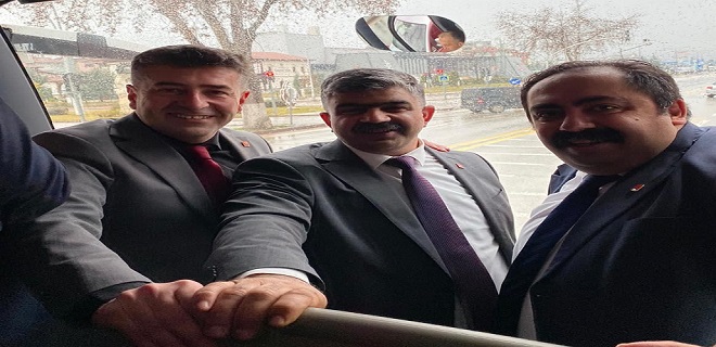CHP ‘li Karakuş seçim otobüsüyle şehir turuna çıktı