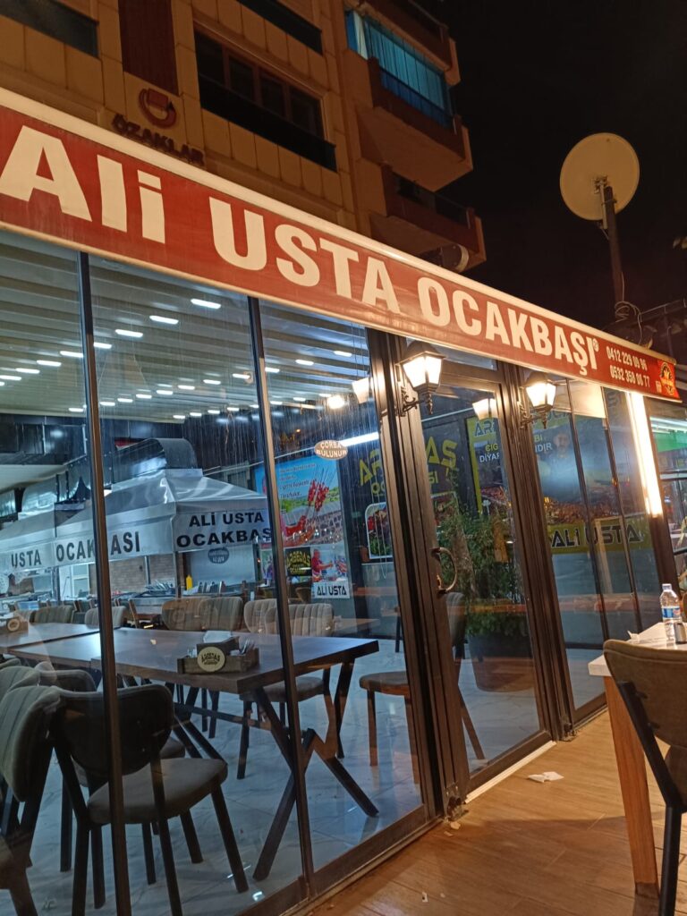 Kültürümüzün Enleri Arasında Bulunan Kebabın Mekanı Ali Usta Fırtınalar Estiriyor