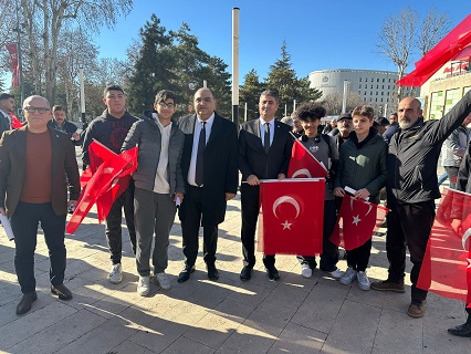 İYİ Parti Malatya Gençlik Kolları Türk Bayrağı Ve Atatürk’ün Bursa Nutku’nu Dağıttı