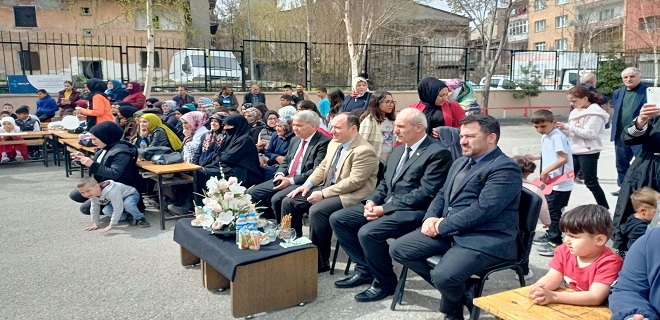 Dumlupınar İlkokulunda 23 Nisan Ulusal Egemenlik ve Çocuk Bayramı büyük bir coşku ile kutlandı.