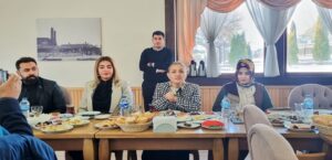 Öncü Erzurum Basın Mensuplarına “beni bütün Türkiye tanıyor Avrupa tanıyor siz tanımıyorsunuz “dedi