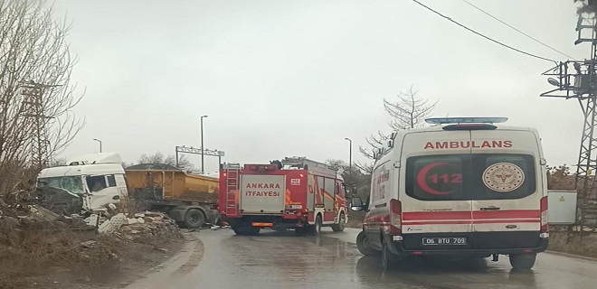 Hakimiyetini Kaybeden Hafriyat Kamyonu Eve Girdi.